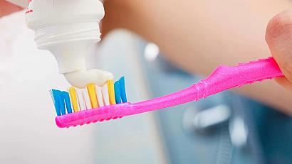 Врач предупредил об ошибках при чистке зубов